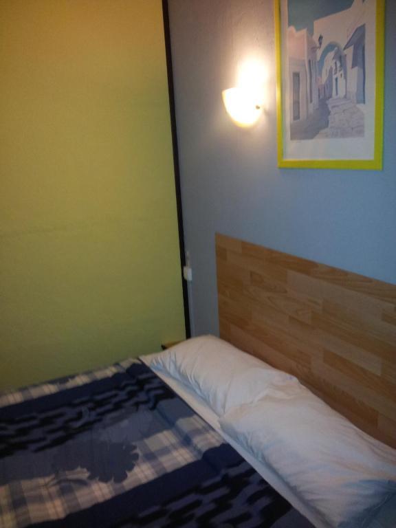 Hotel Du Bellay Blois Room photo